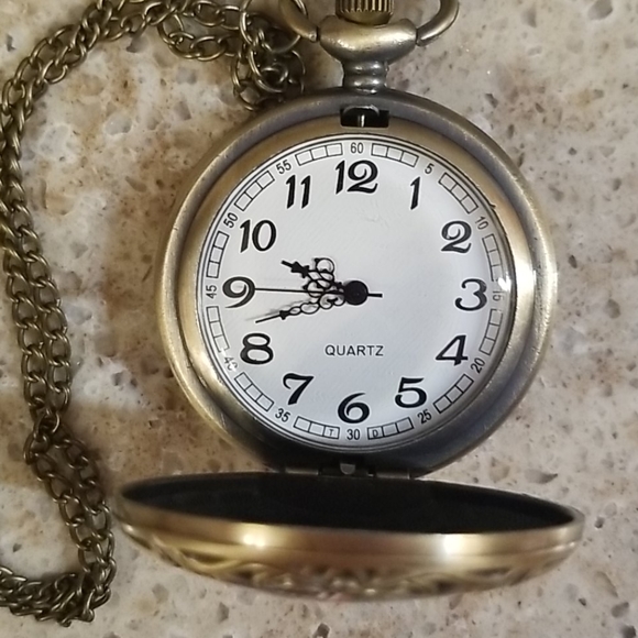 LAST 1🆕️Corpse bride antique bronze chain watch - Picture 3 of 6